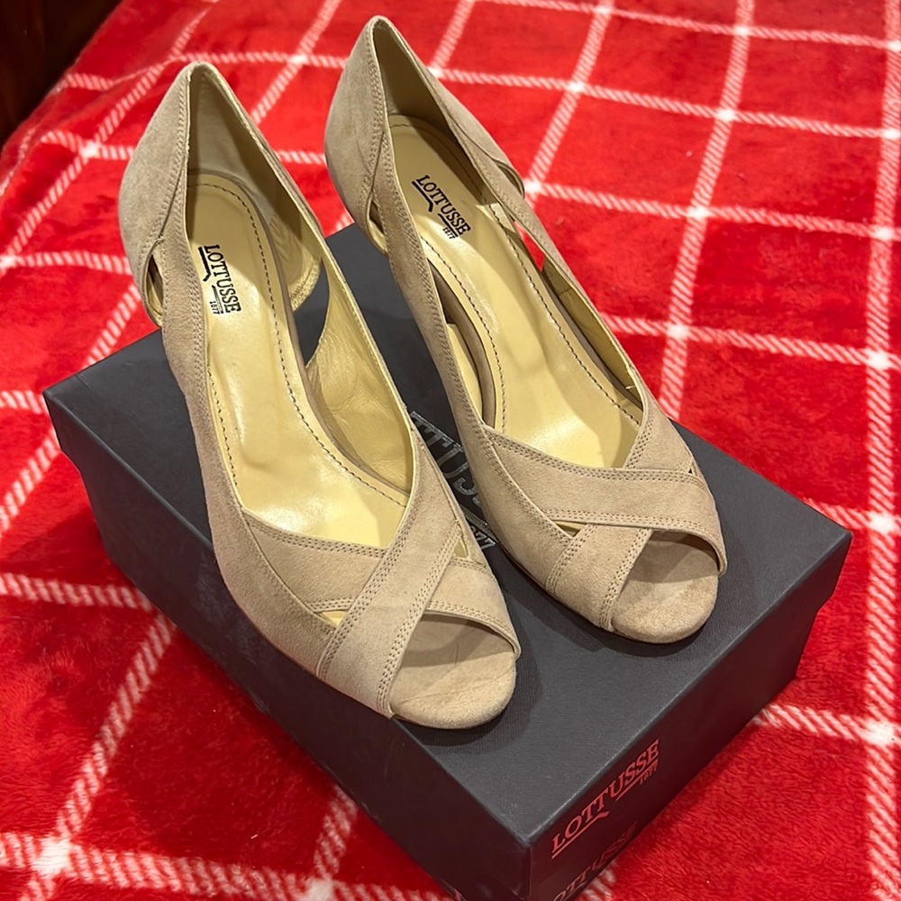 Lottusse Women’s Suede High Heel Shoe Light Brown Size 7.5 US